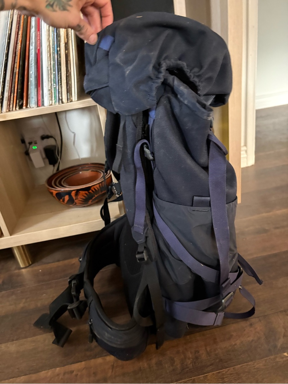 Osprey Women’s Archeon 65 Liter Backpacking Bag Daypack Navy Camping Small - Picture 6 of 9